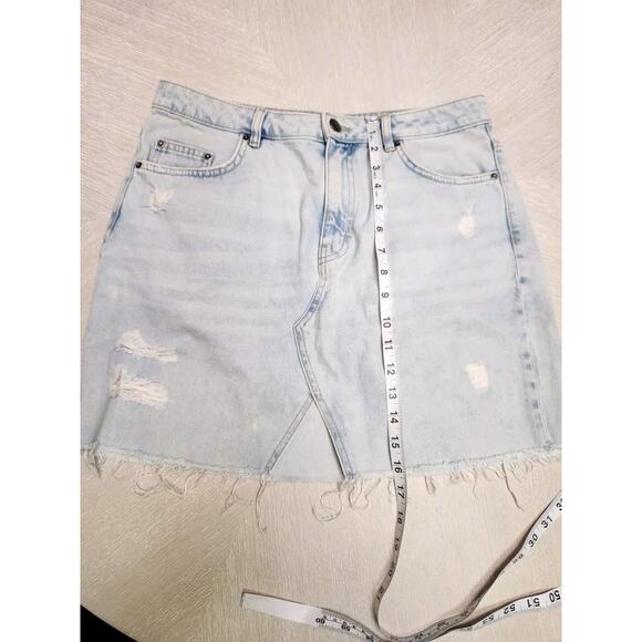 Divided H&M Denim Mini Skirt Distressed Raw Hem Light Wash Size 10 - Picture 5 of 6